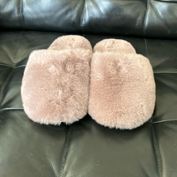 Cozy Faux Fur Slippers women’s size 8.5-9 in Light mauve/brown - Picture 12 of 13